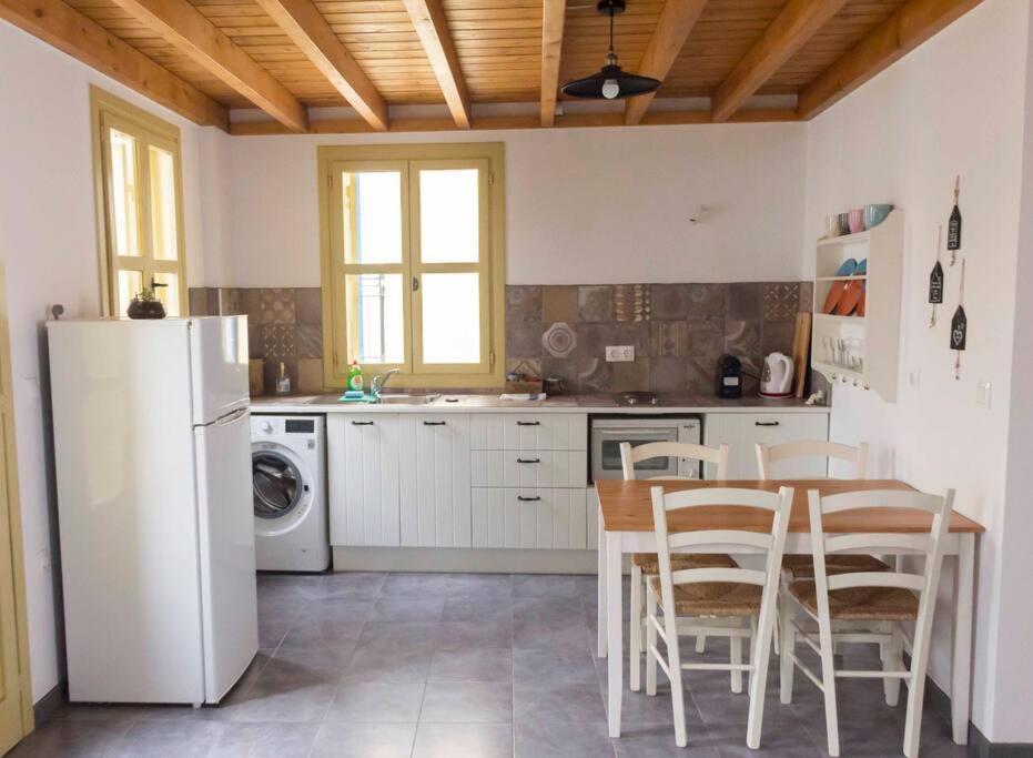 Aegli Apartments Deluxe Simi Dış mekan fotoğraf